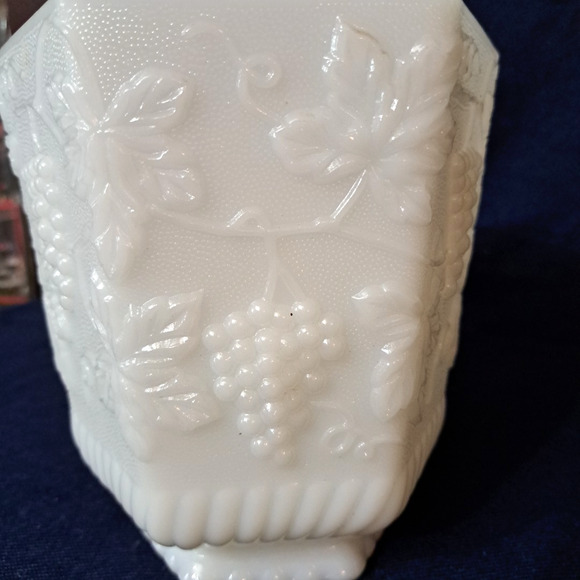 VTG Anchor Hocking Fire King Milk Glass Planter Vase Footed Base Grapevine - Picture 5 of 8